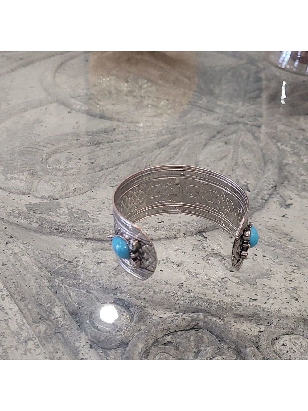 SILVER TONE ADJUSTABLE BLUE STONE BRACELET